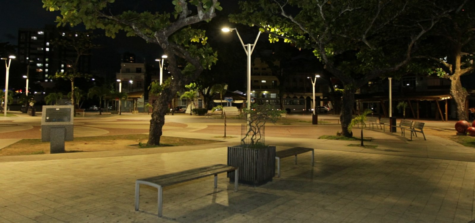 [Medidas mais restritivas come&ccedil;am nesta segunda em Salvador e RMS; confira regras]