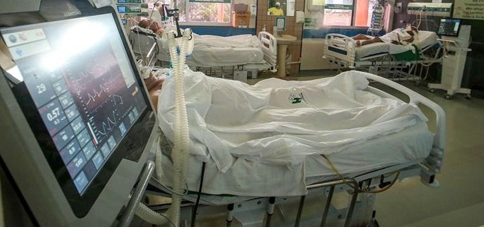 [Pelo 3&ordm; dia seguido, Brasil atinge recorde da m&eacute;dia m&oacute;vel de mortes por Covid-19: 2.598]