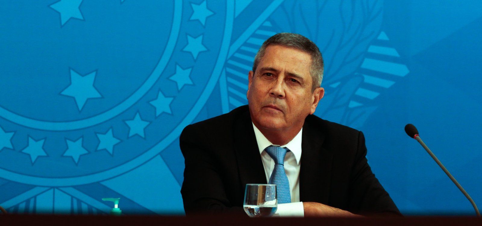 [Ap&oacute;s troca de ministro da Defesa, comandantes militares combinam poss&iacute;vel entrega de cargos]