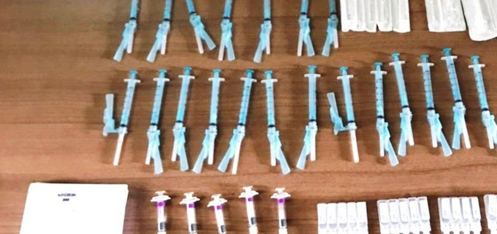 [Golpistas da vacina tentam enganar estados e munic&iacute;pios]