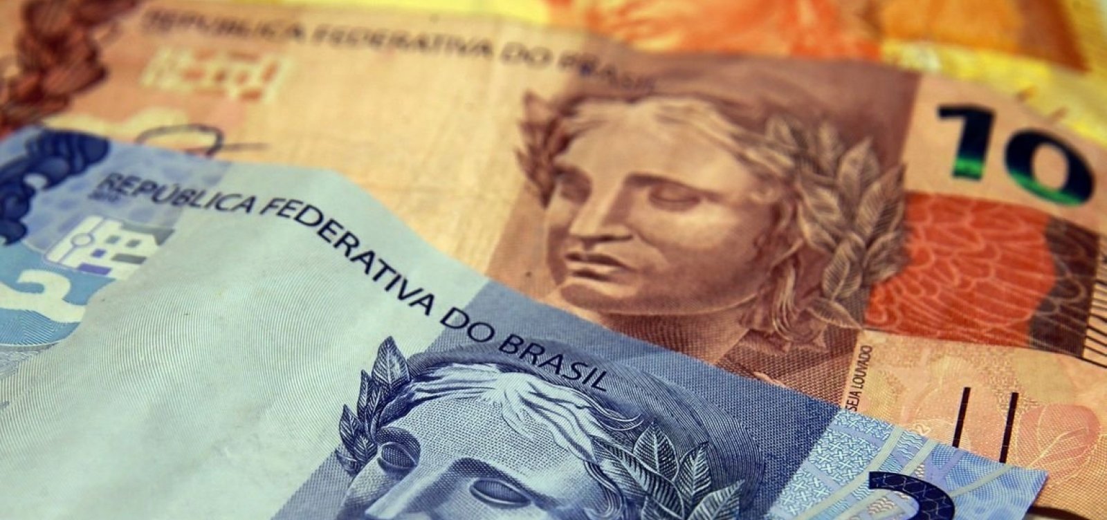 [Impasse no Or&ccedil;amento atrasa 13&ordm; de aposentados e programa de corte de jornada e sal&aacute;rio]