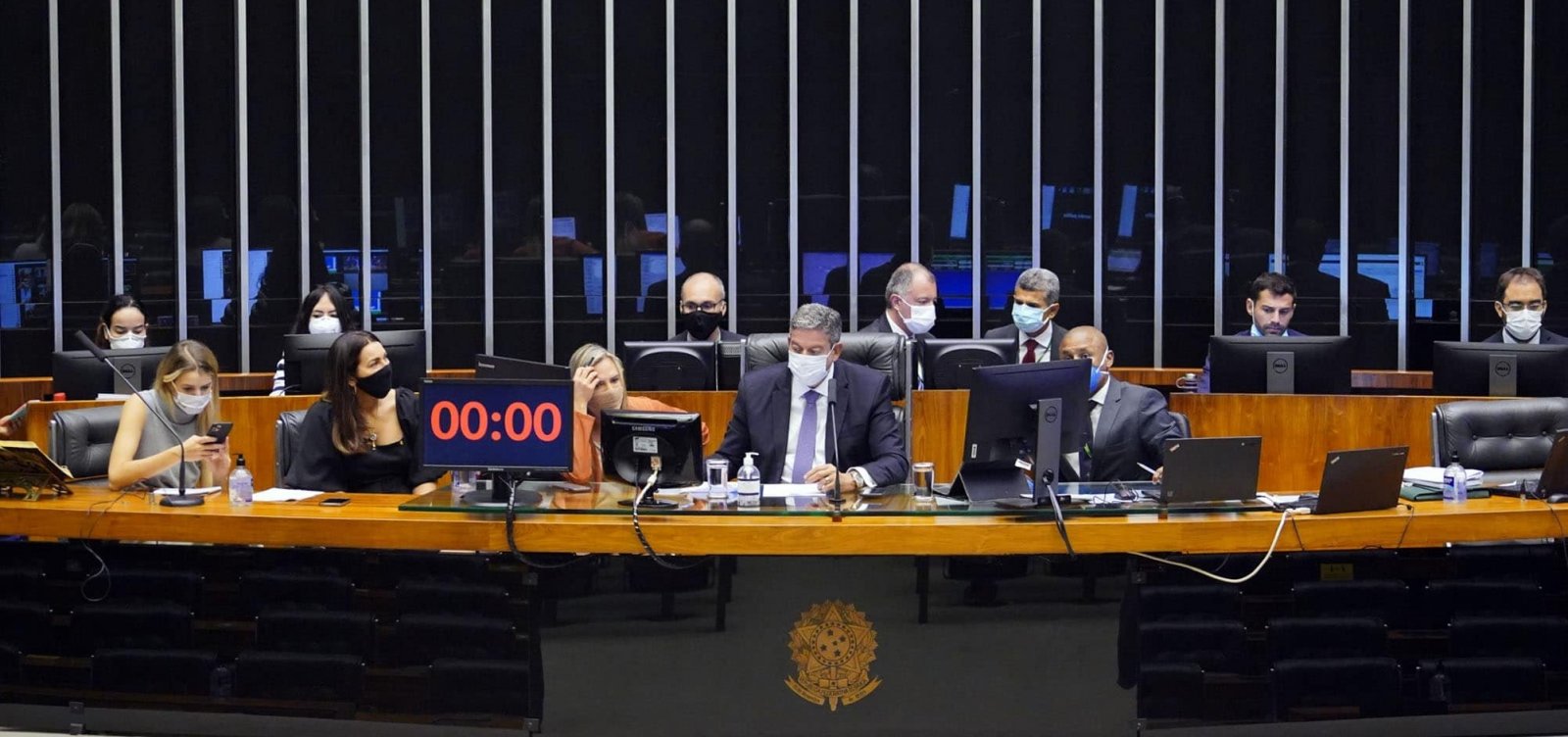 [Bancada baiana aprova projeto na Câmara que libera compra de vacinas pela iniciativa privada]