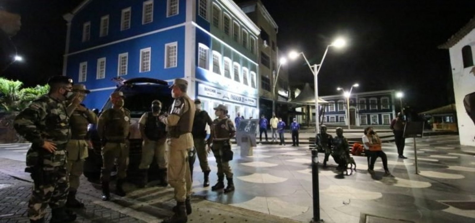 [Venda de bebidas alco&oacute;licas segue proibida aos finais de semana na capital baiana mesmo com bares abertos]