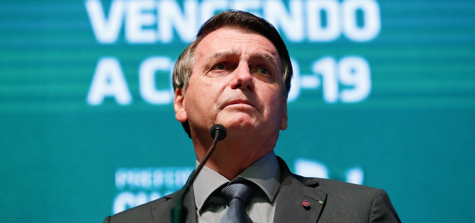 [Bolsonaro pressiona senador a pedir abertura de impeachment de ministros do STF]