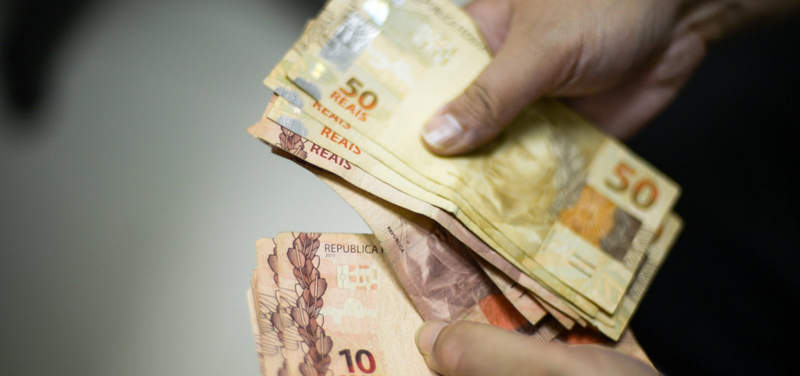 [Sem aumento acima da inflação, governo propõe salário mínimo de R$ 1.147 para 2022]