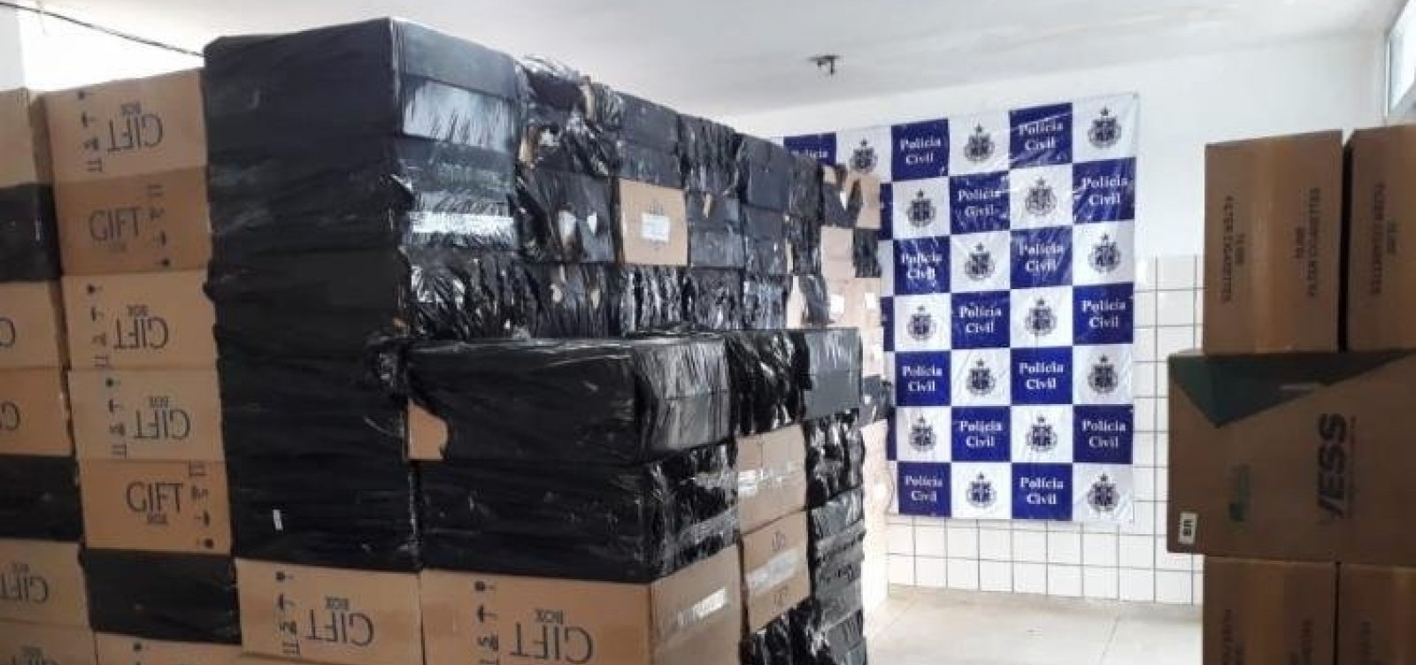 [Caminhoneiro é preso com carga de 130 mil carteiras de cigarro falsificadas ]