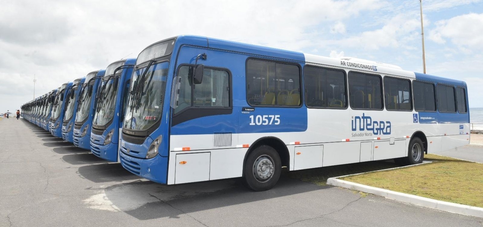 [Ônibus voltam a circular em Salvador, mas rodoviários ainda ameaçam greve geral]