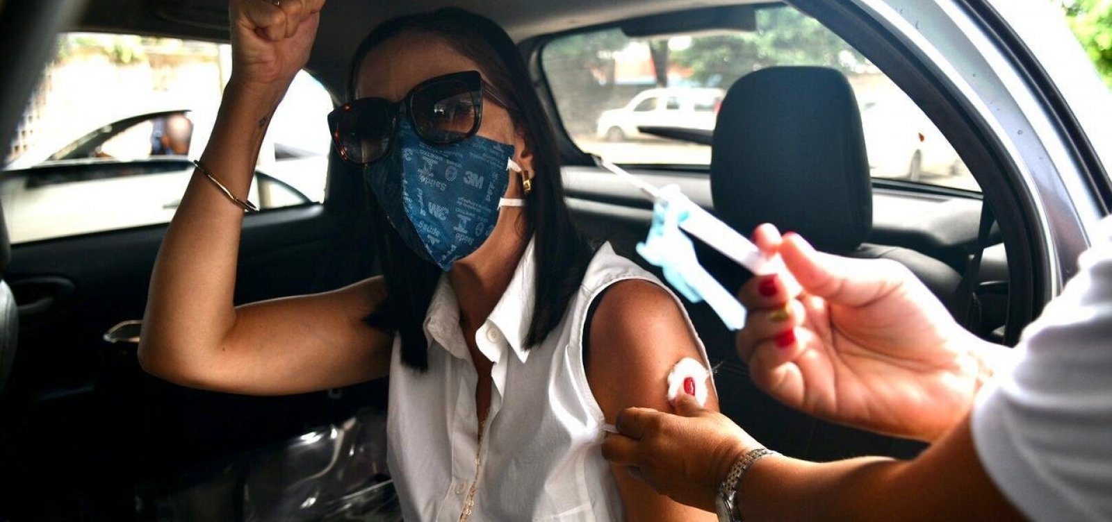 [Bahia &eacute; o terceiro estado que mais vacina contra Covid-19 no Brasil]