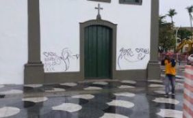 Secretário lamenta pichação em igreja do Rio Vermelho: [Secretário lamenta pichação em igreja do Rio Vermelho: