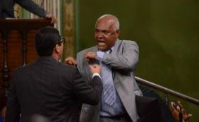 Vereador critica Tinoco e pede mais respeito [Vereador critica Tinoco e pede mais respeito