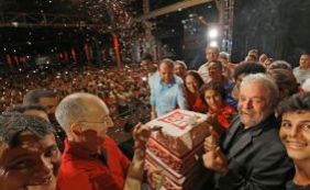Em festa do PT, Lula diz: [Em festa do PT, Lula diz:
