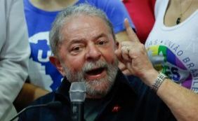 Lula adianta que vai voltar a viajar pelo país: [Lula adianta que vai voltar a viajar pelo país: