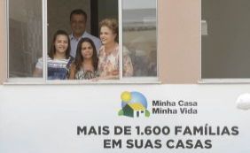 Após entregar casas, Rui cita força de Dilma: [Após entregar casas, Rui cita força de Dilma: