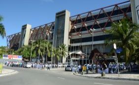 Pelegrino sobre Centro de Convenções: [Pelegrino sobre Centro de Convenções: