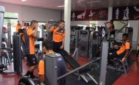 Jogadores do Vitória vão [Jogadores do Vitória vão