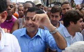 Prefeito brinca e diz que está [Prefeito brinca e diz que está