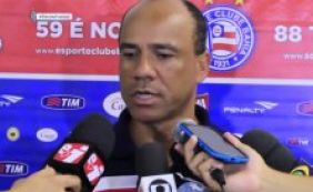 Sérgio Soares reclama da expulsão de Souza no Ba-Vi: [Sérgio Soares reclama da expulsão de Souza no Ba-Vi: