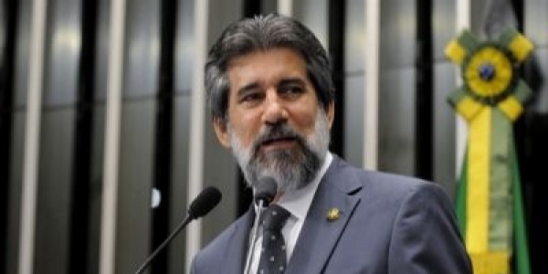 Vereador Edvaldo Brito é contra fusão de PTB com DEM: [Vereador Edvaldo Brito é contra fusão de PTB com DEM: