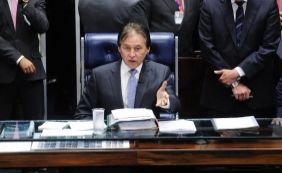Presidente do Senado devolve [Presidente do Senado devolve