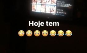 Noite quente! Modelo posta vídeo de cantor escolhendo filme pornô: [Noite quente! Modelo posta vídeo de cantor escolhendo filme pornô: