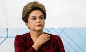 Dilma questiona investigações e diz ver [Dilma questiona investigações e diz ver