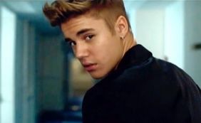 Justin Bieber se irrita com fã que tenta tirar foto com ele: [Justin Bieber se irrita com fã que tenta tirar foto com ele: