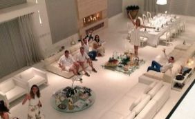 Público brinca com tamanho da sala de Ana Hickmann: [Público brinca com tamanho da sala de Ana Hickmann:
