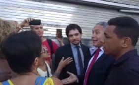 Vereador é flagrado em bate-boca com professores: [Vereador é flagrado em bate-boca com professores:
