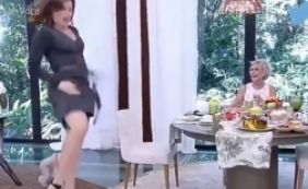 De salto alto, Claudia Raia faz [De salto alto, Claudia Raia faz