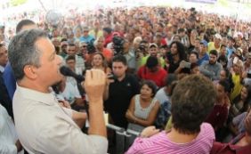 Rui Costa entrega viaturas em Cícero Dantas: [Rui Costa entrega viaturas em Cícero Dantas: