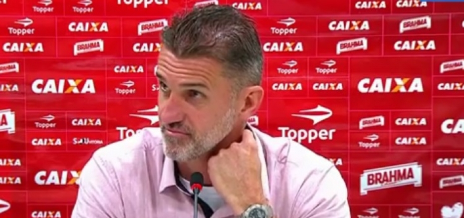 Vagner Mancini discute com repórter após triunfo do Vitória: [Vagner Mancini discute com repórter após triunfo do Vitória: