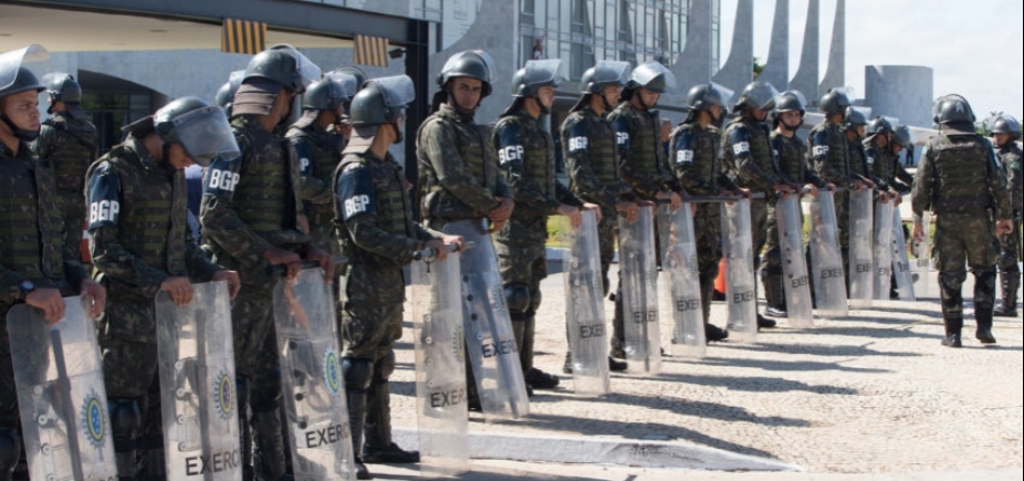 Planalto vai gastar R$ 143 mil com bastões para se defender de \ [Planalto vai gastar R$ 143 mil com bastões para se defender de \