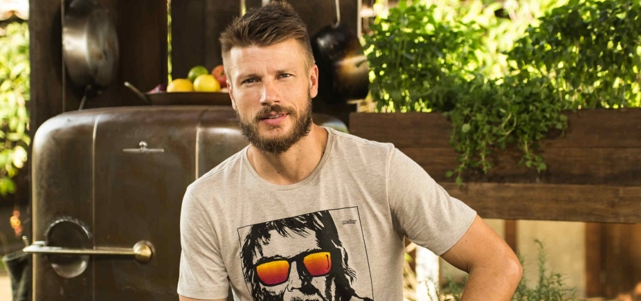 Rodrigo Hilbert leva [Rodrigo Hilbert leva