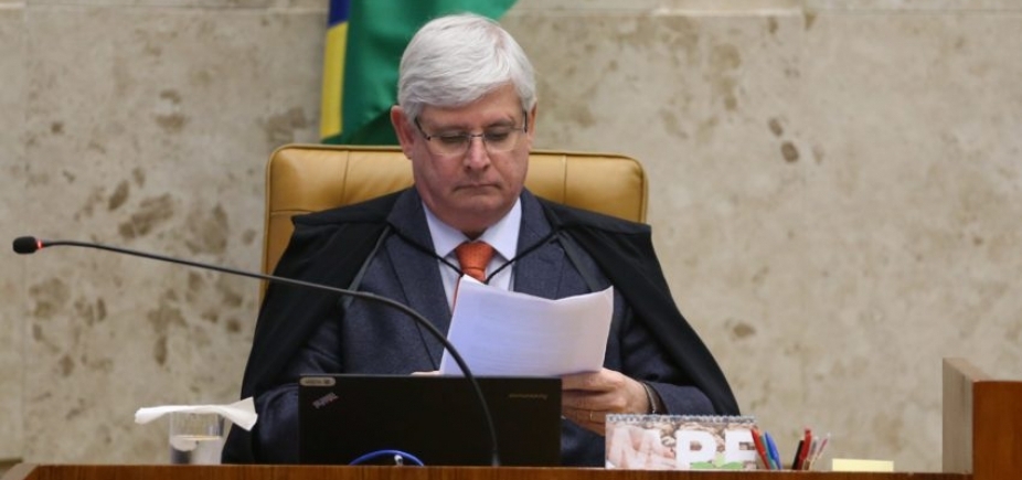 Janot diz que não age por [Janot diz que não age por