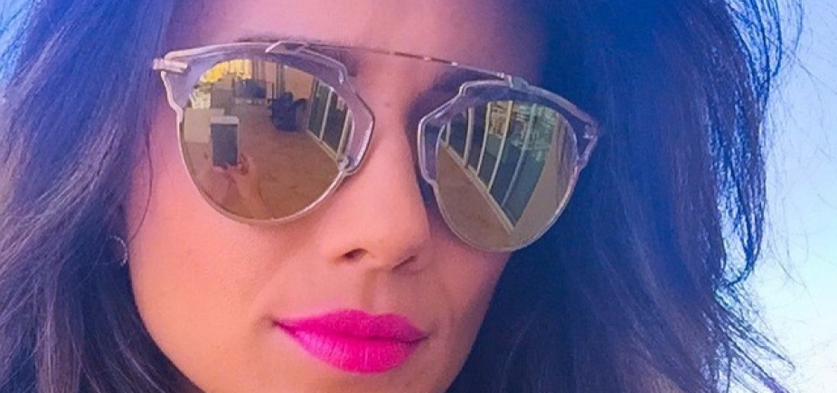 De biquíni, Paula Fernandes mostra bumbum e agita web: \ [De biquíni, Paula Fernandes mostra bumbum e agita web: \