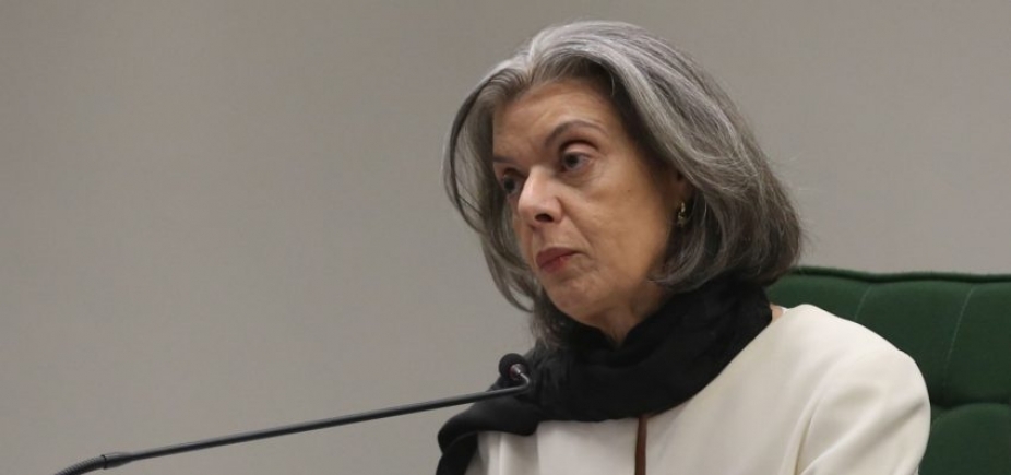 Cármen Lúcia pede [Cármen Lúcia pede