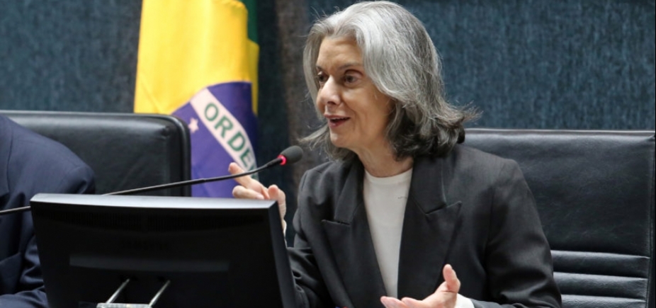 Cármen Lúcia diz esperar feriado \ [Cármen Lúcia diz esperar feriado \