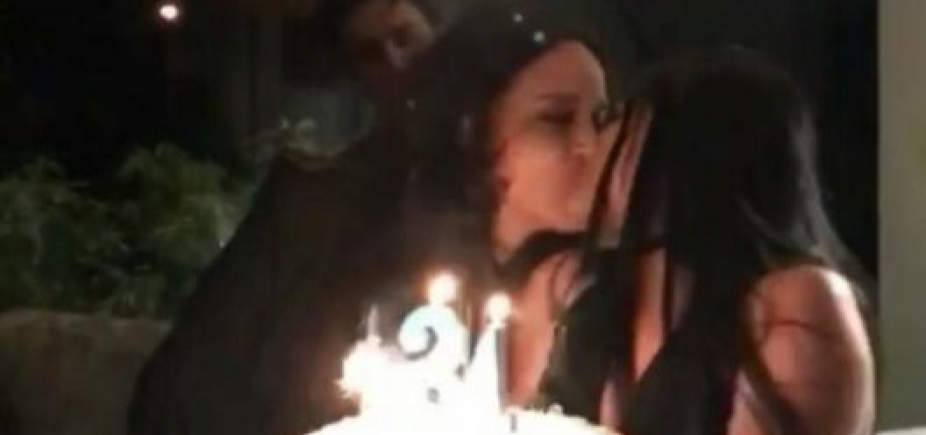 Ana Carolina faz aniversário e recebe declaração de amor de Letícia Lima: [Ana Carolina faz aniversário e recebe declaração de amor de Letícia Lima: