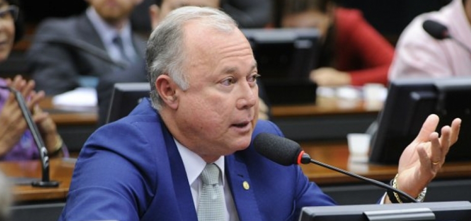 Azi defende Neto e diz que Rui tem [Azi defende Neto e diz que Rui tem