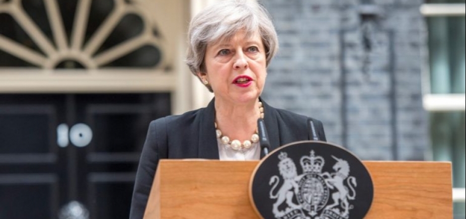 Theresa May mantém alerta terrorista em nível [Theresa May mantém alerta terrorista em nível