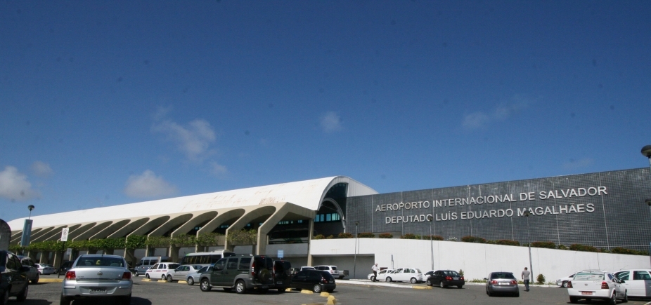 Neto atribui problemas do aeroporto a \ [Neto atribui problemas do aeroporto a \