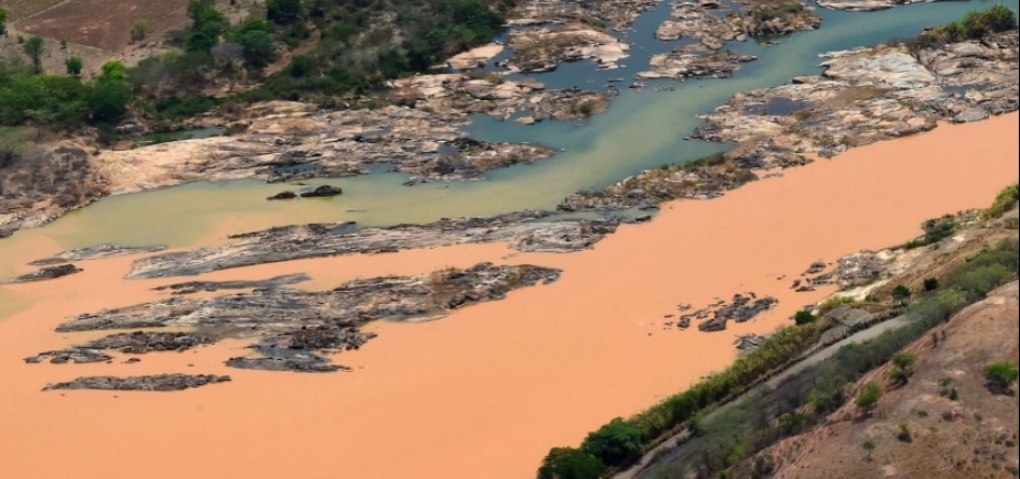 Sem citar negligência da Samarco, ministro chama tragédia em Mariana de \ [Sem citar negligência da Samarco, ministro chama tragédia em Mariana de \