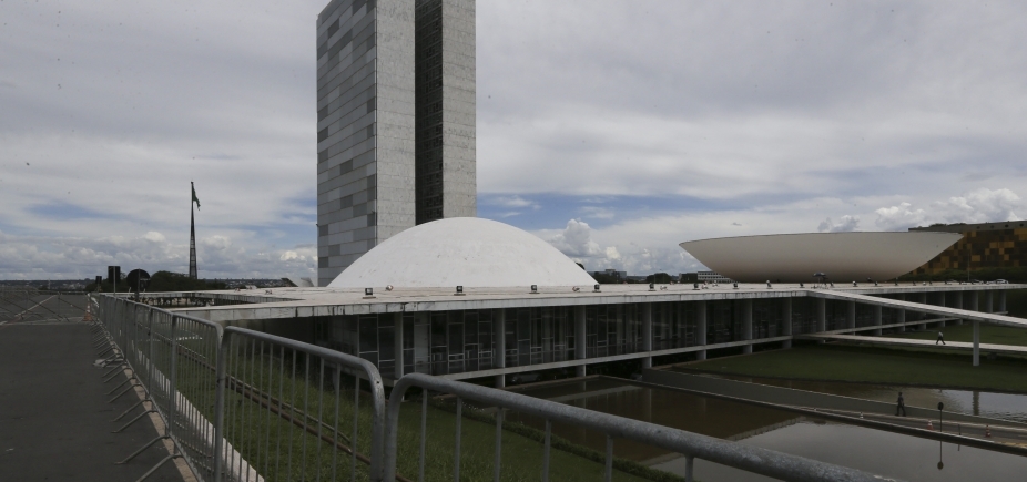Câmara deve gastar até R$ 271 mil com grades para \ [Câmara deve gastar até R$ 271 mil com grades para \