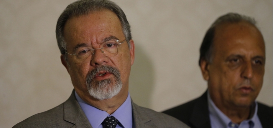 Ministro nega que Exército tenha [Ministro nega que Exército tenha