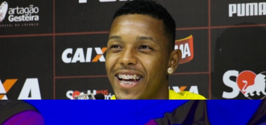 Autor de um dos gols contra o Botafogo, atacante do Vitória comemora: [Autor de um dos gols contra o Botafogo, atacante do Vitória comemora:
