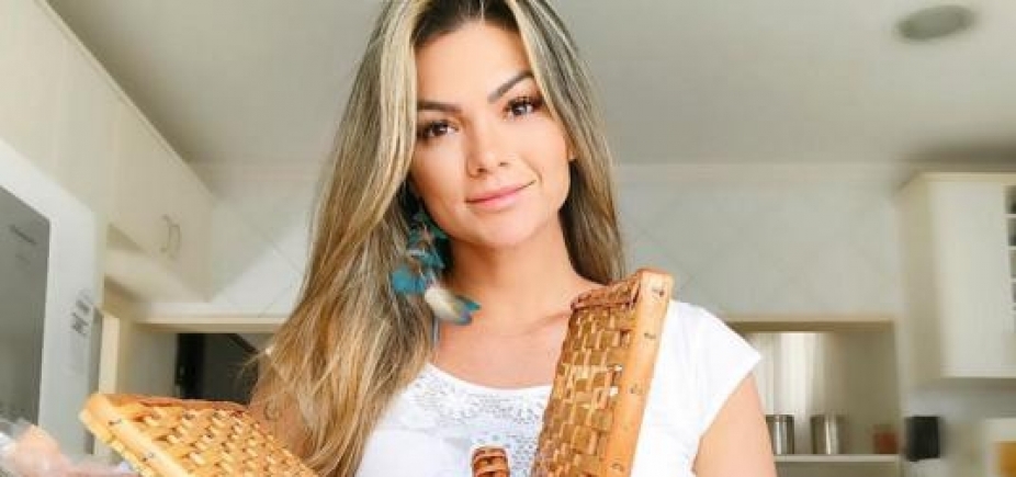 Kelly Key posa de biquíni fio-dental e diz: \ [Kelly Key posa de biquíni fio-dental e diz: \