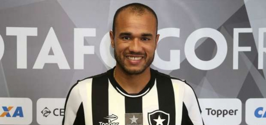 Com câncer, atacante Roger do Botafogo agradece apoio na web: [Com câncer, atacante Roger do Botafogo agradece apoio na web: