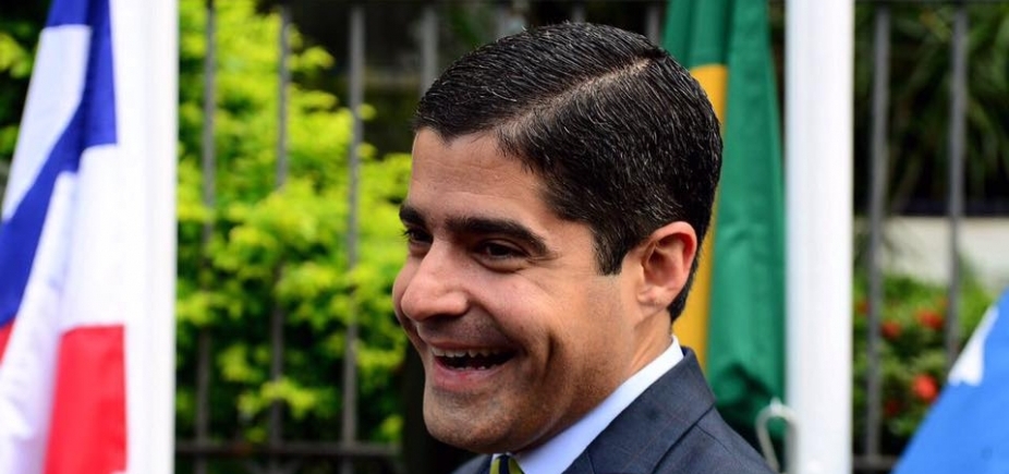 Vereador sai em defesa de Neto após acusação de Trindade: [Vereador sai em defesa de Neto após acusação de Trindade: