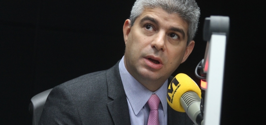 Com efetivo de 33 mil PMs, secretário cita déficit de 12 mil policiais: [Com efetivo de 33 mil PMs, secretário cita déficit de 12 mil policiais: