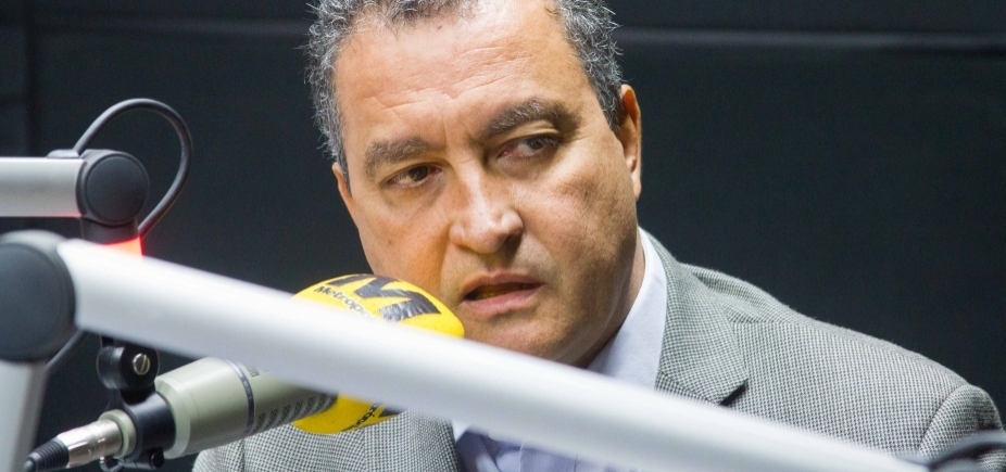 Governador critica [Governador critica
